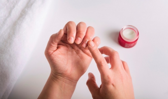 Cómo cuidar tus manos con cosmética natural